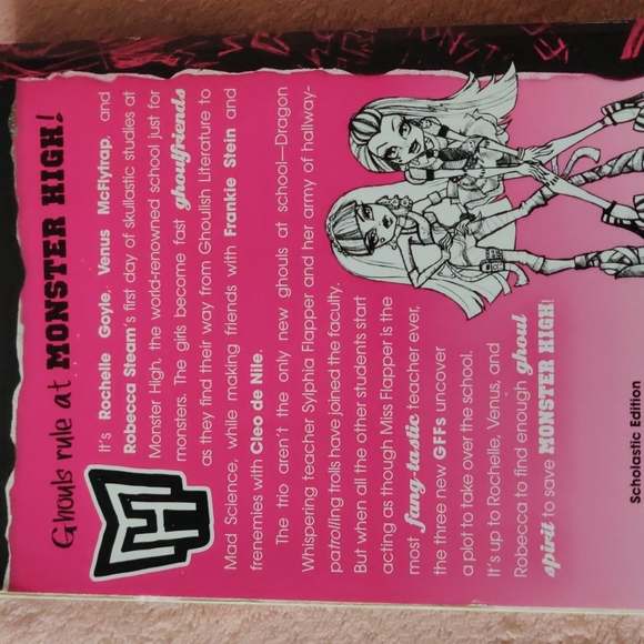 Monster high books, one journal - Picture 9 of 14